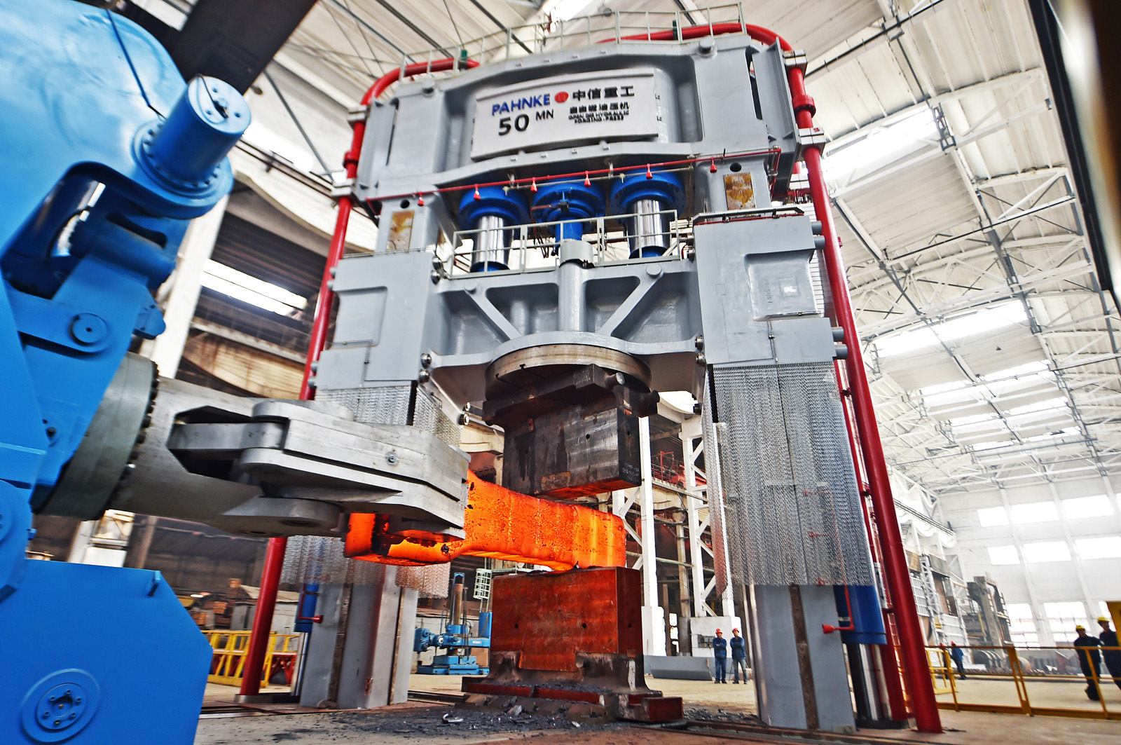 中信重工5000吨自由锻造油压机投产