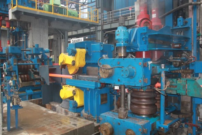 【盛世华诞 奋进钢铁】建轻变私服传奇邦集团:科技赋能产业 创新引领未来 彰