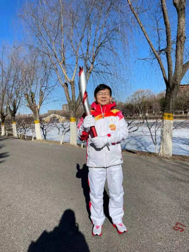 中国模板脚手架协会秘书长高峰受邀传递冬奥会火炬
