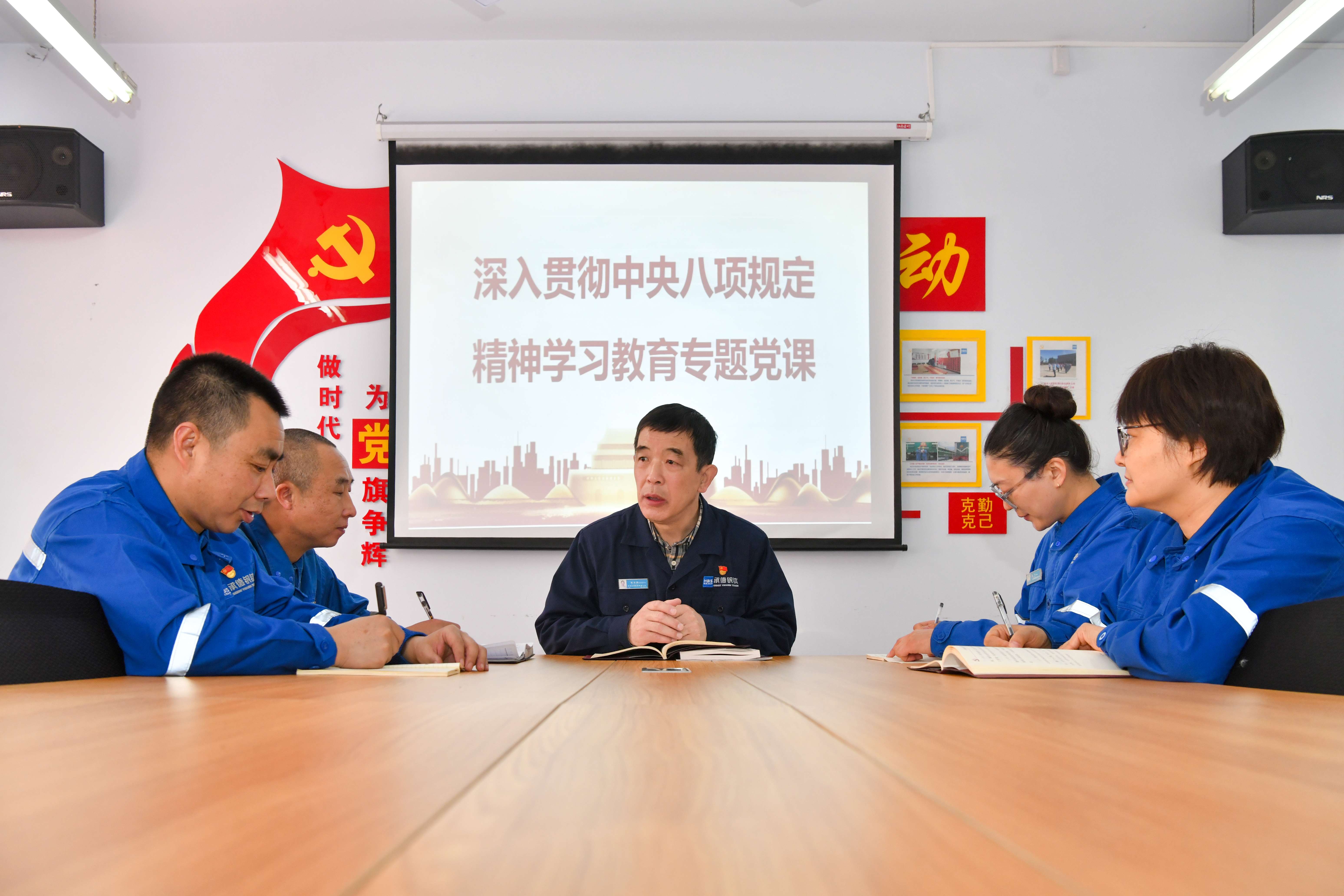 2025年4月,鲍守坤组织召开专题党课